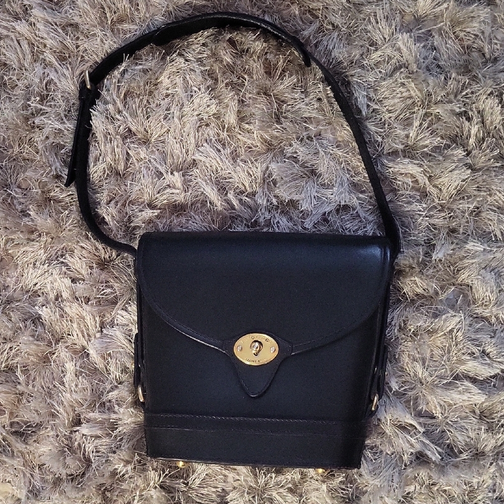 Y2K Vibtsge Victor Hugo Chic Black Crossbody Bag with Gold Accents - Picture 2 of 8